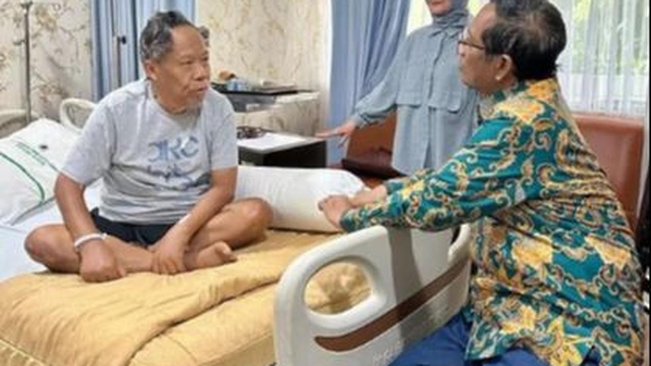 Mahfud mengatakan, jika dia merasa kagum dengan sosok Kang Sobary.