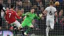 Cristiano Ronaldo memainkan peran penting dalam kemenangan Manchester United. Dirinya memberikan satu assist dan satu gol dalam pertandingan tersebut. (AFP/Oli Scarff)