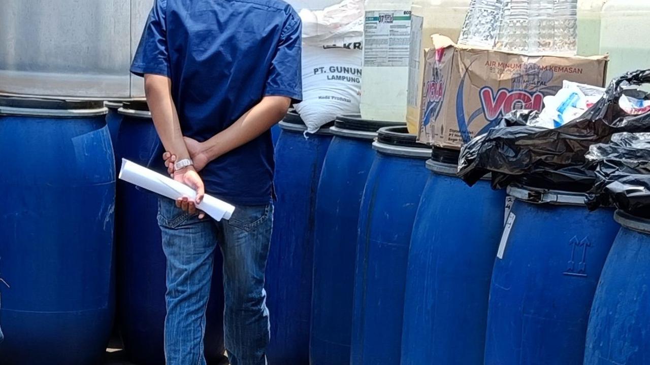 Rumah Produksi Ciu Berkedok Kantor Hukum di Jakbar Digerebek, Pelaku Cuan Rp60 Juta Per Bulan