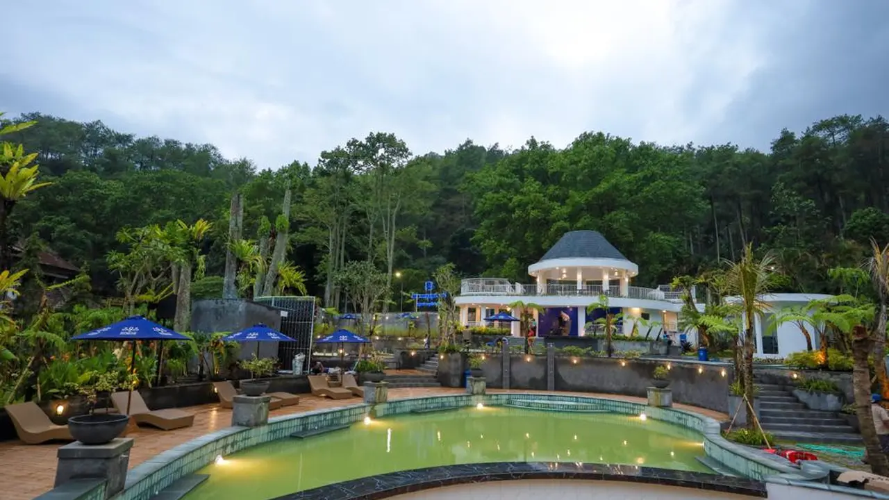 Songgoriti Hot Spring  merupakan cafe resto dan wisata air panas terbaru yang di pusat kota Batu,