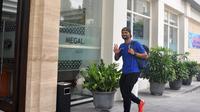 Sergio van Dijk tiba di Solo bersama rombongan Persib, Kamis (3/11/2016), untuk menghadapi Persija. (Bola.com/Romi Syahputra)