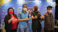 VP of Content Vidio Eva Stephanie Kurnia, Executive Vice President Komunikasi Korporat dan CSR PLN, Agung Murdifi, Direktur Proliga Hanny S. Surkatty dan VP of Content Business of IEG Hendy Lim berfoto bersama usai konferensi pers Proliga 2022 di Jakarta, Selasa (21/12/2021). (Liputan6.com/Faizal Fa