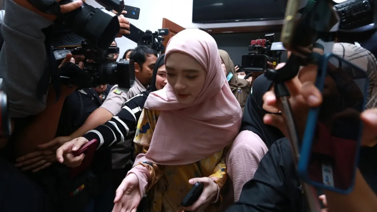 Inara Rusli Sidang Mediasi Perceraian