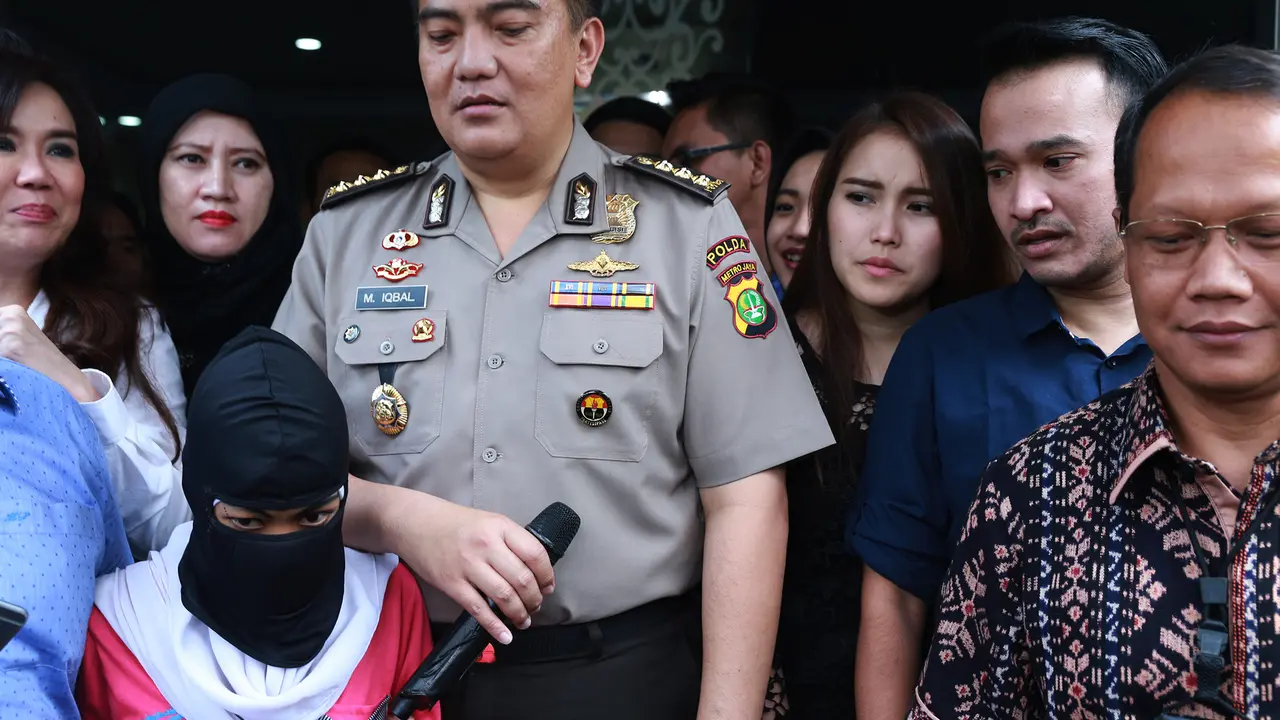 [Bintang] UW Tersangka Pelaku penjual bayi Ayu Ting Ting dan Ruben Onsu