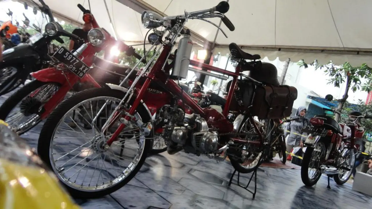 Sepeda Motor Gaya Sepeda Kumbang Oemar Bakri 