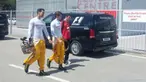Pebalap Pertamina Campos Racing asal Indonesia, Sean Gelael (kiri), finis ke-18 dalam Feature Race GP2 Spanyol di Sirkuit Catalunya, Spanyol, Sabtu (14/5/2016). (Bola.com/Reza Khomaini)