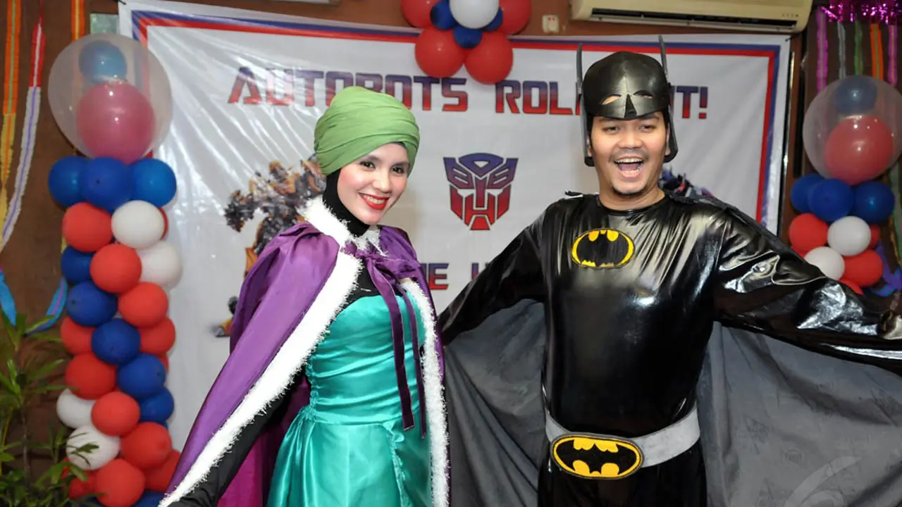 Gaya Indra Bekti Saat Jadi Batman 