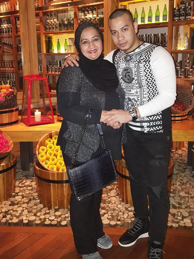 6 Potret Terbaru Raja Mohamad Syazni, Mantan Pacar Syahrini yang Disapa Bubu
