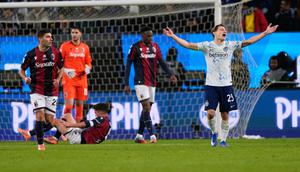 Inter Milan menelan kekalahan 2-3 dari Bologna lewat adu penalti, setelah bermain imbang 1-1 selama 90 menit pada laga semifinal Piala Super Italia 2025 di King Fahd International Stadium, Riyadh, Sabtu (20/12/2025) dini hari WIB. (AP Photo/Altaf Qadri)
