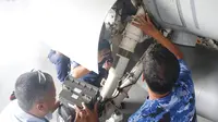 Perbaikan pesawat F-16 dengan nomor ekor 1603 yang tergelincir di landasan pacu Bandara Sultan Syarif Kasim II dilakukan di Lapangan Udara Iswahyudi, Magetan, Jawa Timur.
