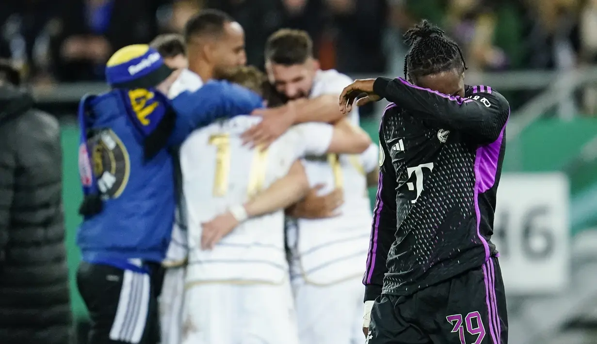 Bayern Munchen secara tak diduga disingkirkan oleh tim divisi tiga Liga Jerman, Saarbrucken dengan skor 1-2. (Uwe Anspach/dpa via AP)