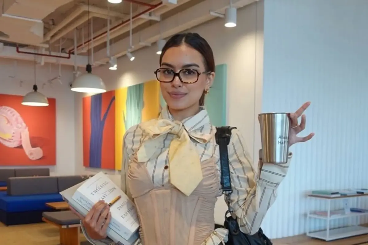 Eva Celia Hadirkan Gaya 80s-90s dengan Sentuhan Kekinian (Instagram/@evacelia)