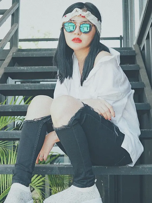 [Bintang] Gagal Fokus, Intip Potret 5 Gaya Sporty Seksi Angela Lee yang Bikin Kecanduan