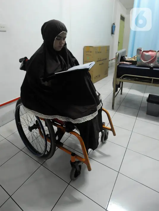 Di bulan Ramadhan ini mereka tetap menjalani kehidupan di wisma. (merdeka.com/Arie Basuki)