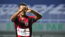 Ramai Melvin Rumakiek merupakan sayap muda Persipura Jayapura yang sukses mencetak gol pada laga perdana timnya di BRI Liga 1 musim 2021/2022. Ia tercatat masih berumur 19 tahun 4 bulan 9 hari. (Bola.com/Bagaskara Lazuardi)