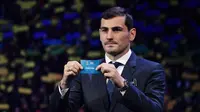 Pemain sepak bola asal Spanyol, Iker Casillas saat menghadiri drawing Piala Eropa 2020 di Bucharest, 30 November 2019. (Febrice Coffrini / AFP)