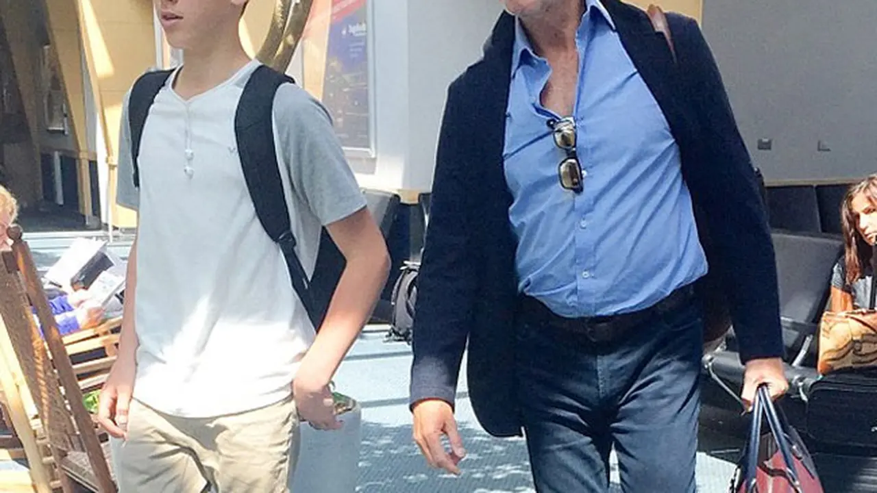 [Bintang] Pierce Brosnan
