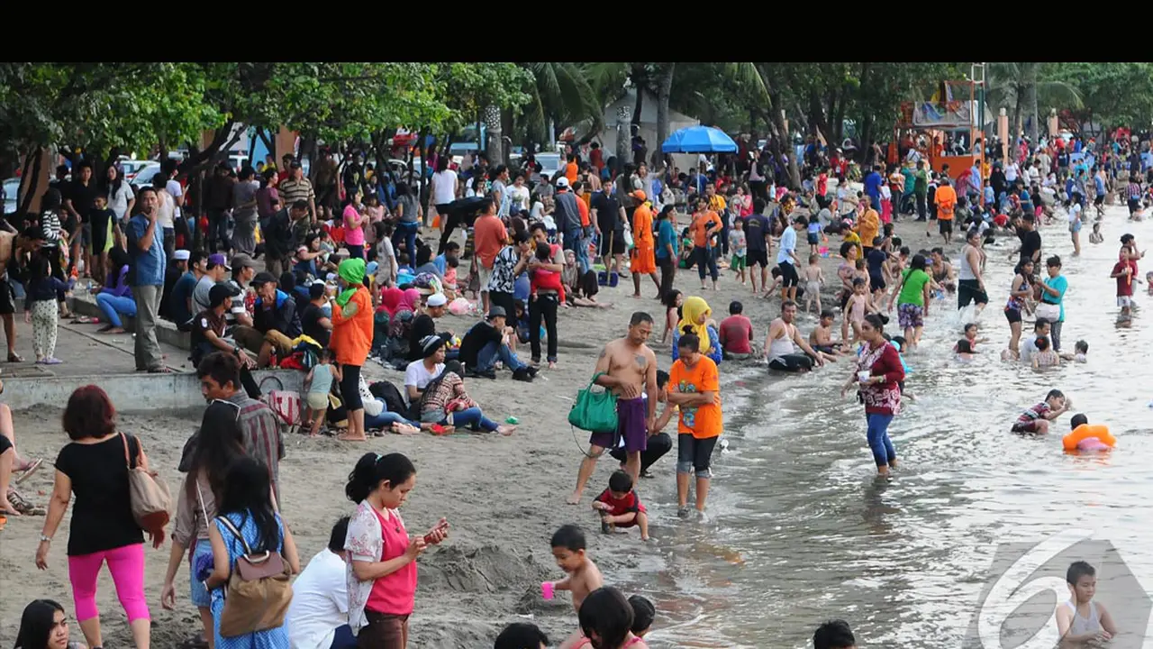 Hari Pertama Lebaran, Pantai Ancol Diserbu Pengunjung