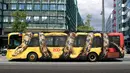 Bus ini sampai rusak dililit ular. (Source: creativebloq.com)