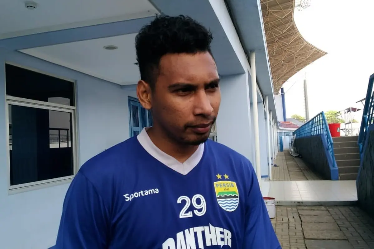 Persib Bandung, Rolando Simon Mandoen