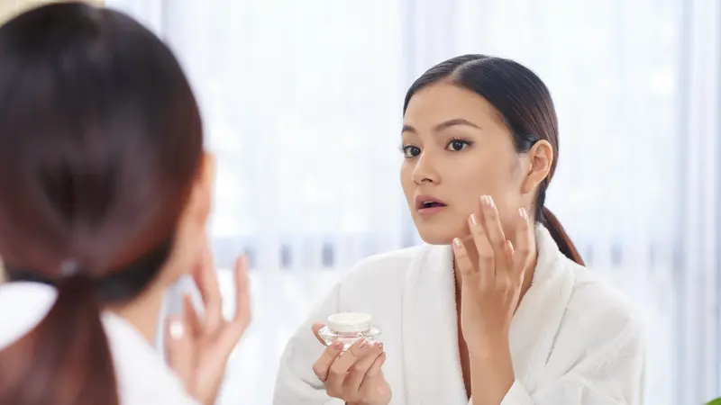 5 Cara Maksimalkan Penggunaan Krim Malam, Sambut Wajah Makin Glowing di Pagi Hari