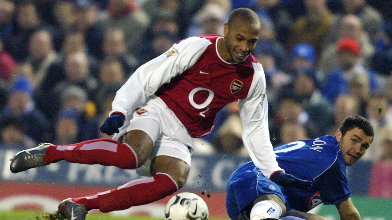 FOTO: 7 Pemain di Eropa dengan Style Kaos Kaki Panjang Melebihi Lutut, termasuk Neymar dan Thierry Henry