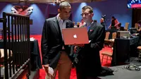 Hadapi Protes, Taksi Uber Gaet Mantan Penasehat Obama