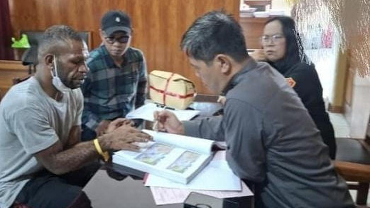 Tersangka KKB Kamenak Gire Resmi Diserahkan ke Kejaksaan Negeri Nabire