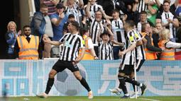 Dua gol Newcastle masing-masing dicetak oleh Fabian Schar pada menit ke-58 dan Callum Wilson pada menit ke-78. (Richard Sellers/PA via AP)