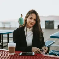 Liburan merupakan hal yang paling dinantikan oleh banyak orang yang sibuk dengan pekerjaannya. Termasuk Pevita Pearce, yang belum lama ini liburan ke Korea. Dan berikut adalah stylenya yang modis banget. (Instagram/pevpearce)