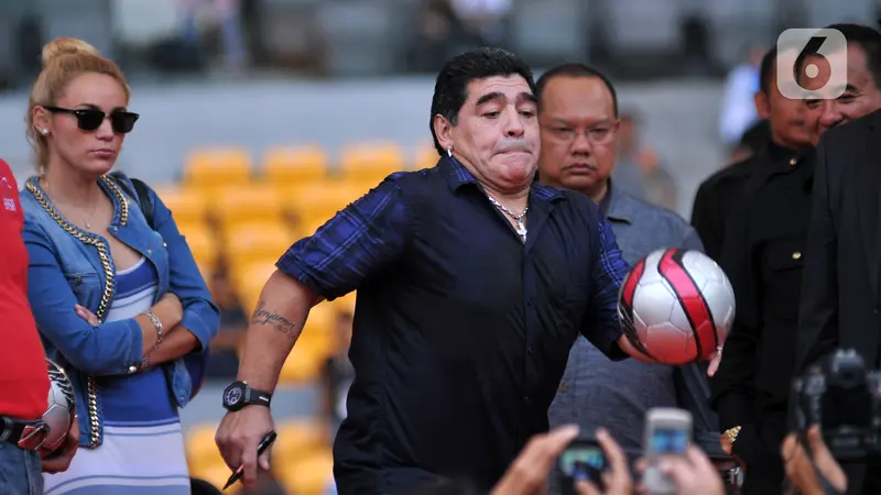 FOTO: Kenangan saat Diego Maradona Sambangi Stadion GBK