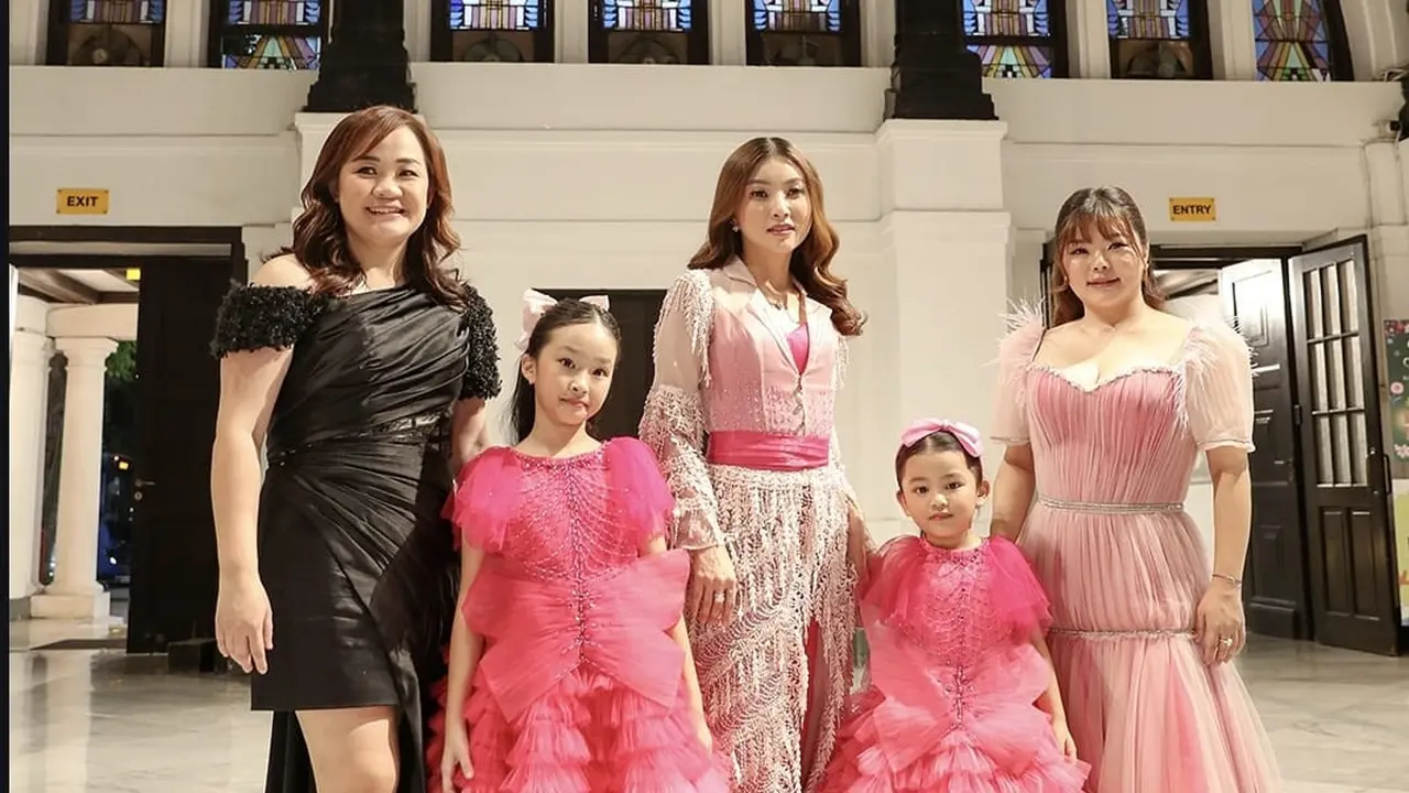 Thalia dan Thania Putri Onsu kolaborasi dengan Leura Prive