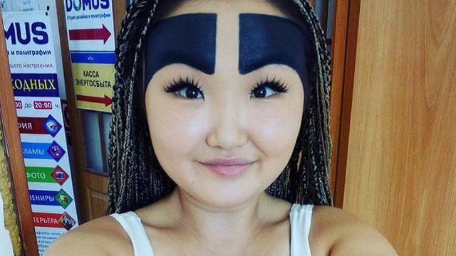 Terinspirasi Angry Bird, Alis Wanita asal Rusia Bikin Ngakak Netizen