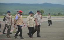 VIDEO: Momen Gubernur Mualem Bisik-Bisik ke Prabowo Tinjau Korban Bencana Aceh Tamiang