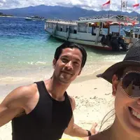 Kimberly Ryder dan Edward Akbar saat berlibur ke Lombok (Instagram/@kimbrlyryder)
