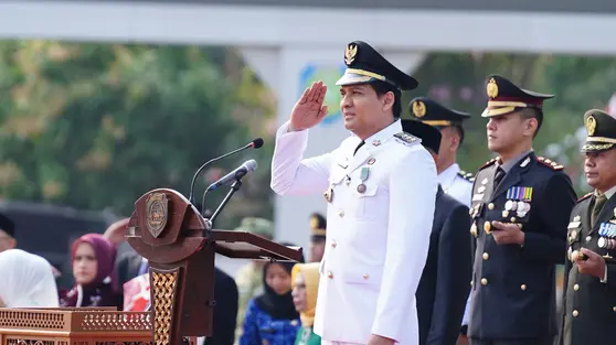 Lucky Hakim Nyaris Didatangi Perempuan Diduga ODGJ Saat Upacara HUT RI di Indramayu