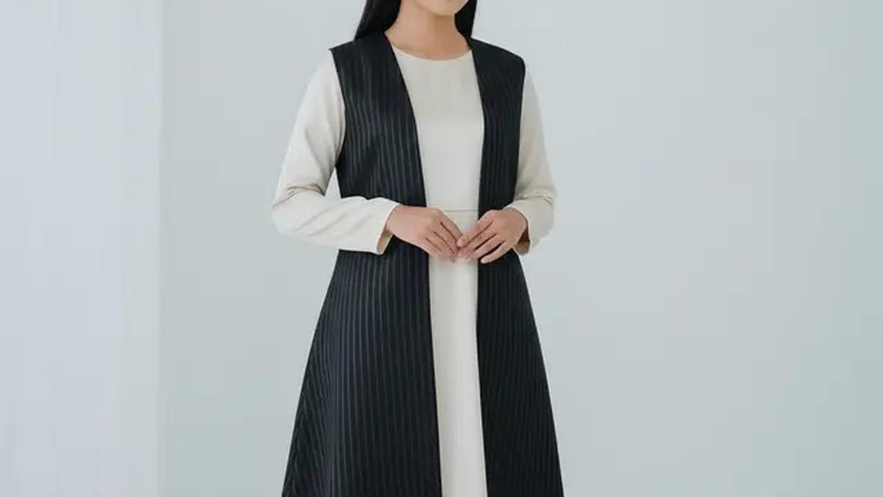 Masih Bingung Pilih Gamis atau Dress Brokat? Kombinasi Outer Bisa Jadi Jalan Tengahnya