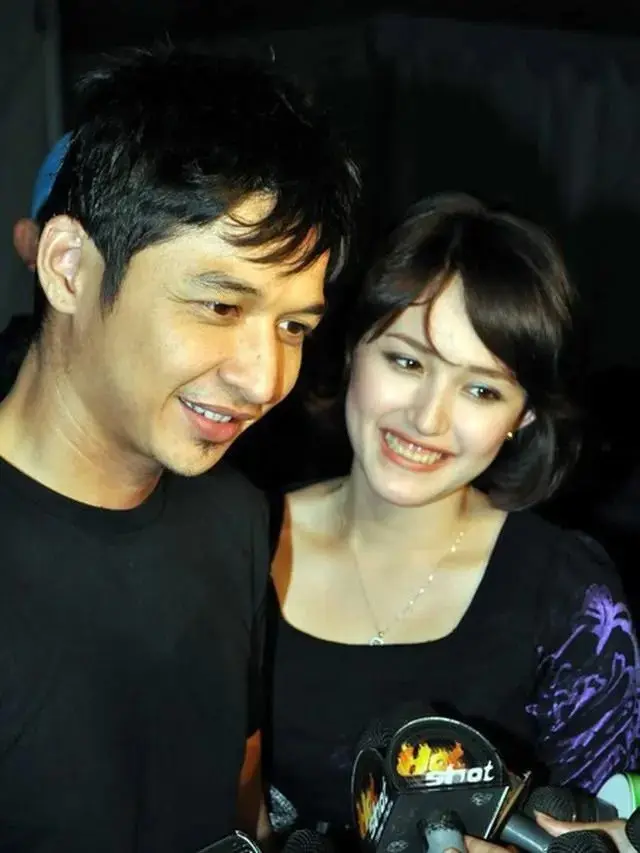 Pesona 6 Istri Vokalis Band di Masa Muda, Cantiknya Dewi Gita Awet