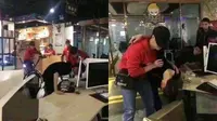 Frustasi Kalah Main Gim, Pria Hancurkan Komputer dengan Kepala
