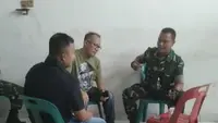 Viral video prajurit TNI&nbsp;mendatangi kantor Polrestabes Medan&nbsp;untuk mengintervensi kasus hukum yang ditangani polisi. (Liputan6.com/Nanda Perdana Putra)