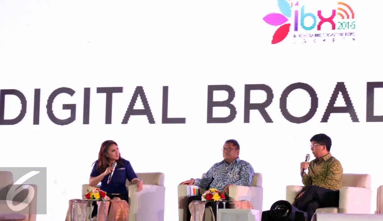 CEO SCM Sutanto Hartono (kanan) memberikan pemaparan saat menjadi pembicara di IBX 2016, Jakarta, Jumat (21/10). Acara IBX 2016 merupakan ke-3 kalinya digelar. (Liputan6.com/Helmi Afandi) 