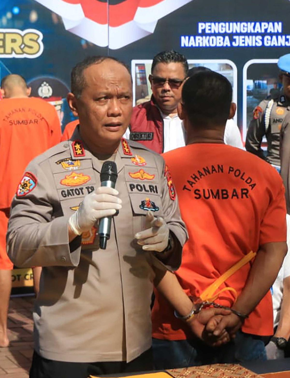FOTO: Polda Sumbar Bongkar 37 Kasus Narkoba, 56 Tersangka Ditangkap