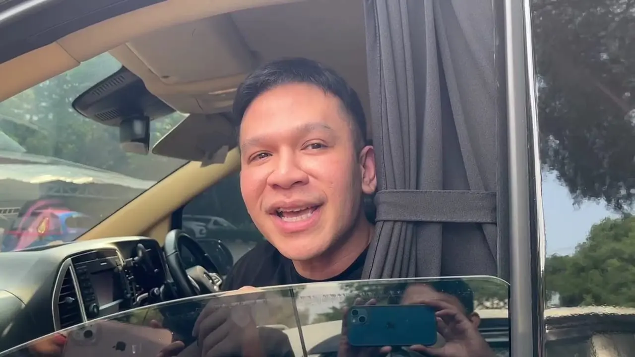 Jordi Onsu di Kawasan Tangerang Kota, Senin (29/4/2024).