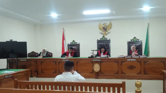 Sidang asus sindikat 'pabrik' uang palsu di Universitas Islam Negeri (UIN) Alauddin Makassar.