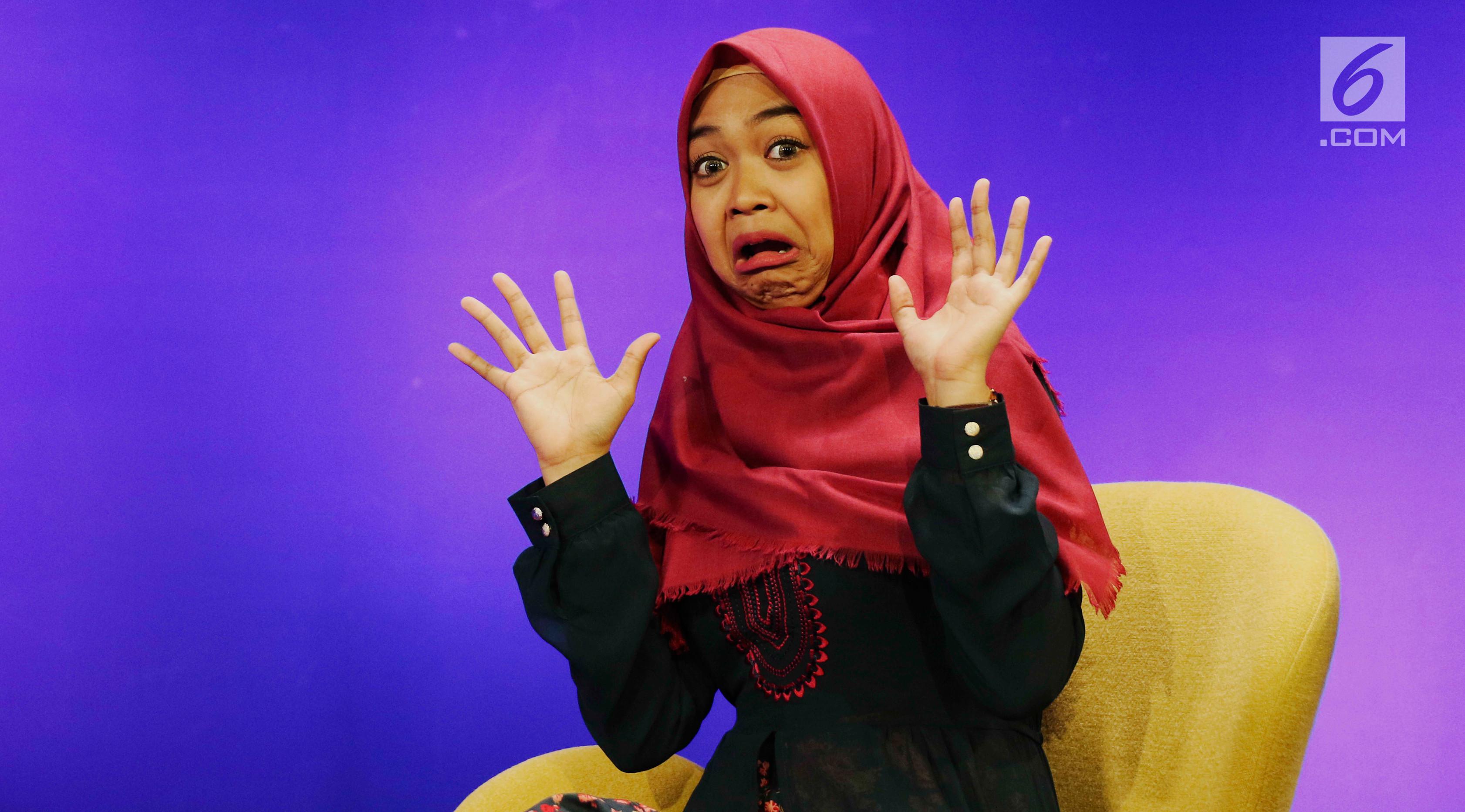 Ria Ricis Sedih - 5 Pose Gokil Ria Ricis Kondangan ke Pernikahan Teman ...