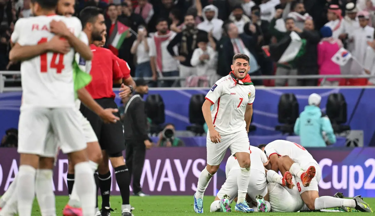Dua gol Yordania masing-masing dicetak Yazzan Al-Naimat pada menit ke-53 dan Musa Al-Taamari ke-66. (HECTOR RETAMAL/AFP)