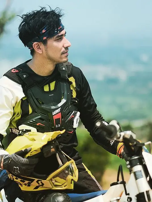 (Instagram/darius_sinathrya)