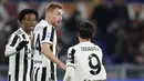 Dua menit berselang Juventus menyamakan skor 3-3 melalui Dejan Kulusevski. Ia berhasil meneruskan sepakan Alvaro Morata yang masih membentur Chris Smalling. (AP/Alessandra Tarantino)