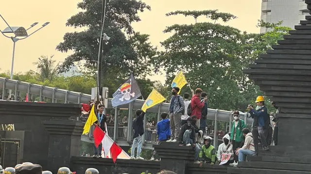 Mahasiswa jebol gerbang markas Polda Metro Jaya