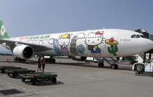 Tokoh kartun Hello Kitty terbang di udara.